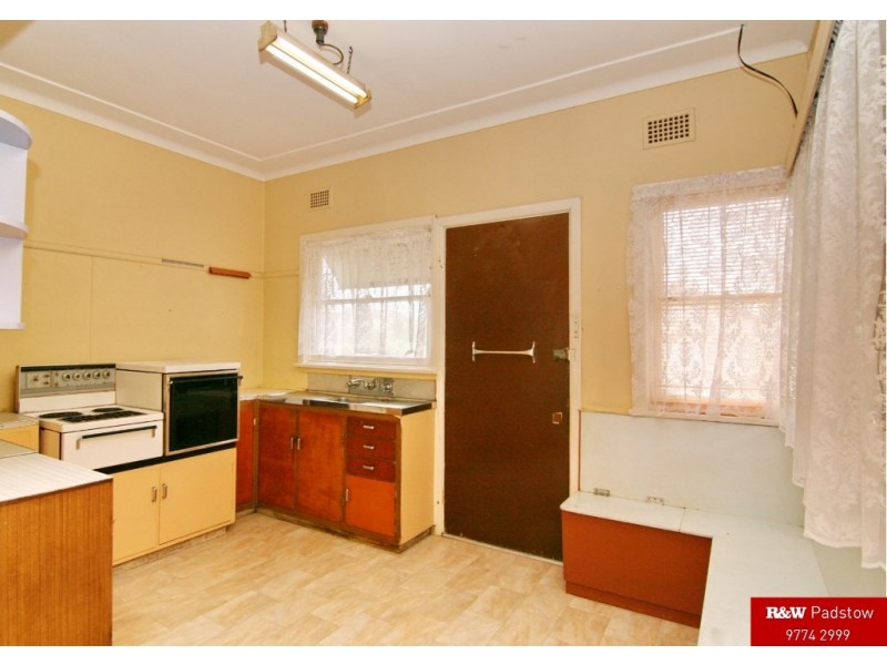 6 Gracemar Ave, Panania NSW 2213