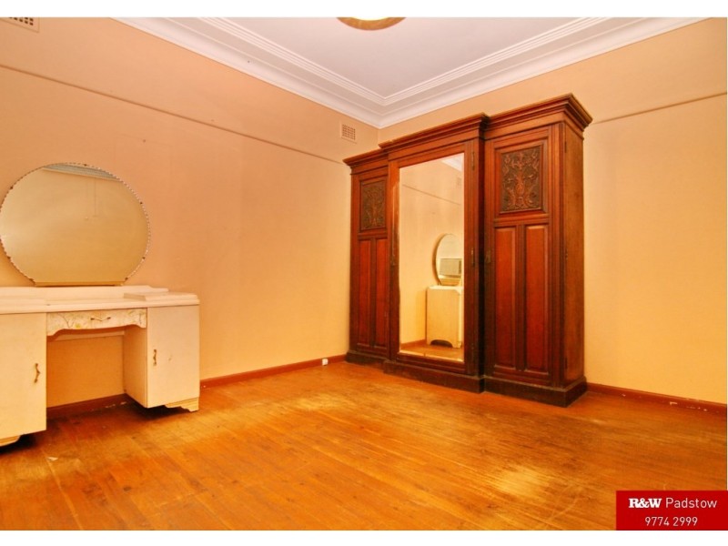 6 Gracemar Ave, Panania NSW 2213