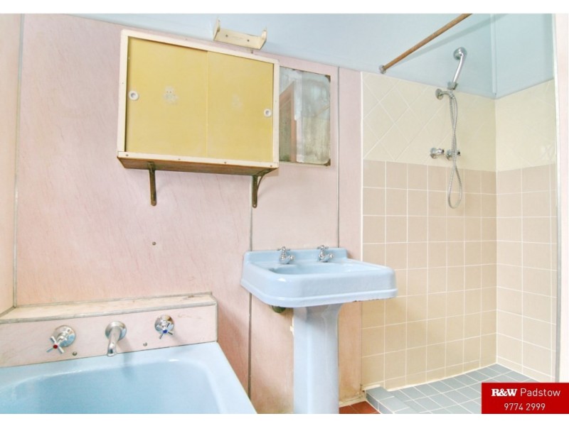 6 Gracemar Ave, Panania NSW 2213