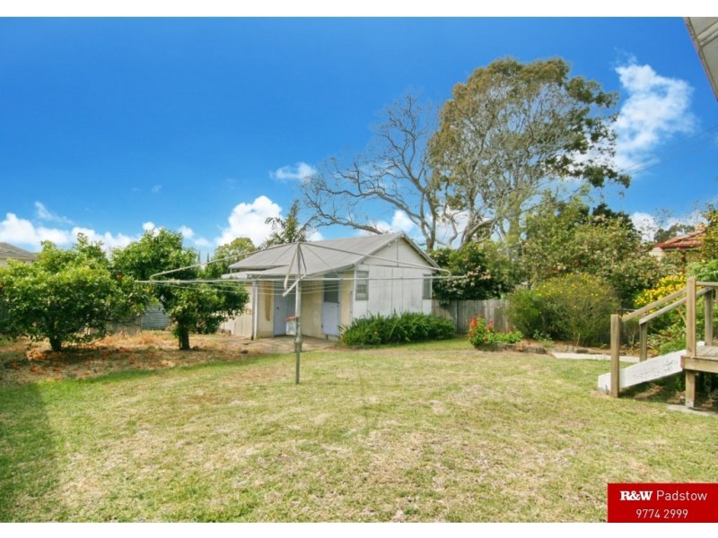 6 Gracemar Ave, Panania NSW 2213