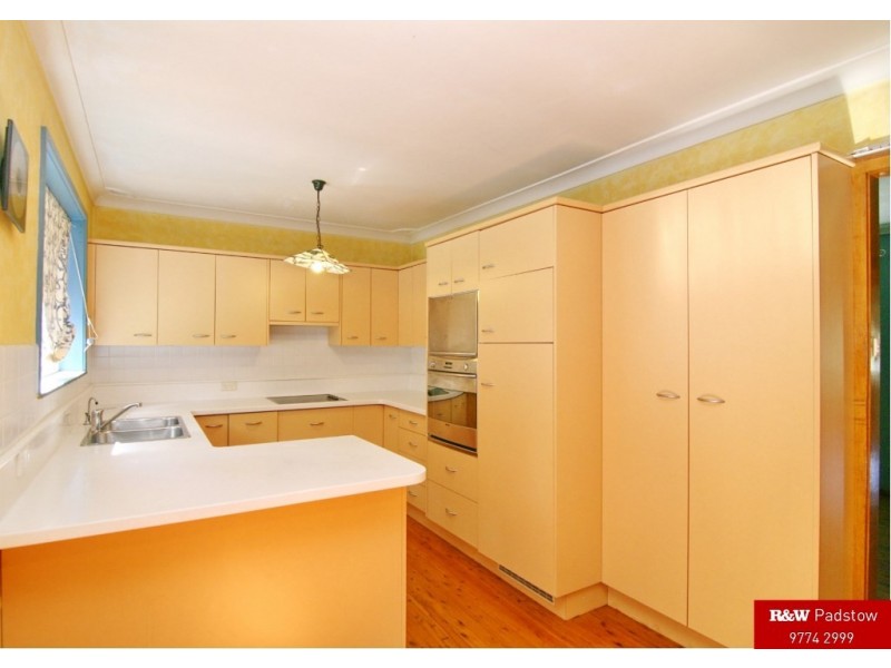 62 Caroline Crescent, Georges Hall NSW 2198