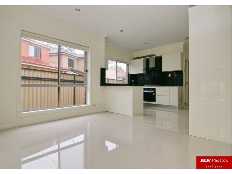 2 Ogilvie Street, East Hills NSW 2213