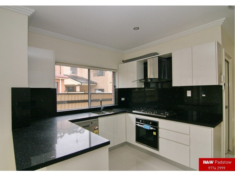 2 Ogilvie Street, East Hills NSW 2213