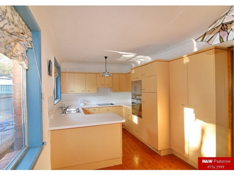 62 Caroline Crescent, Georges Hall NSW 2198