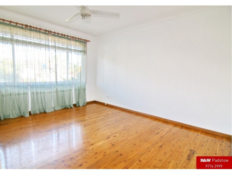 62 Caroline Crescent, Georges Hall NSW 2198