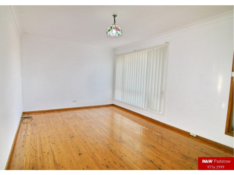 62 Caroline Cr, Georges Hall NSW 2198