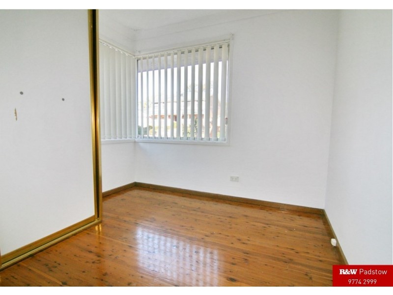 62 Caroline Cr, Georges Hall NSW 2198