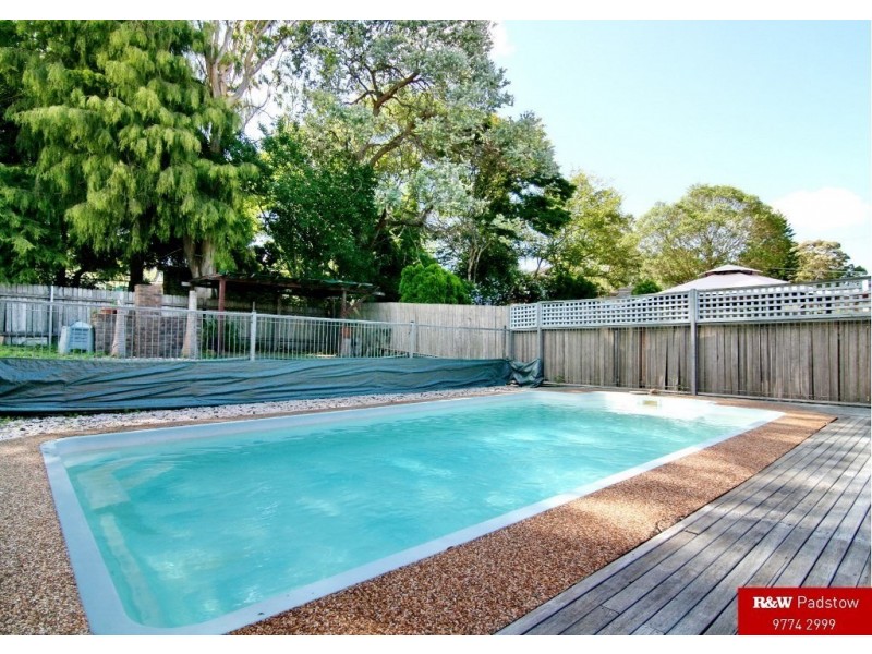 62 Caroline Cr, Georges Hall NSW 2198