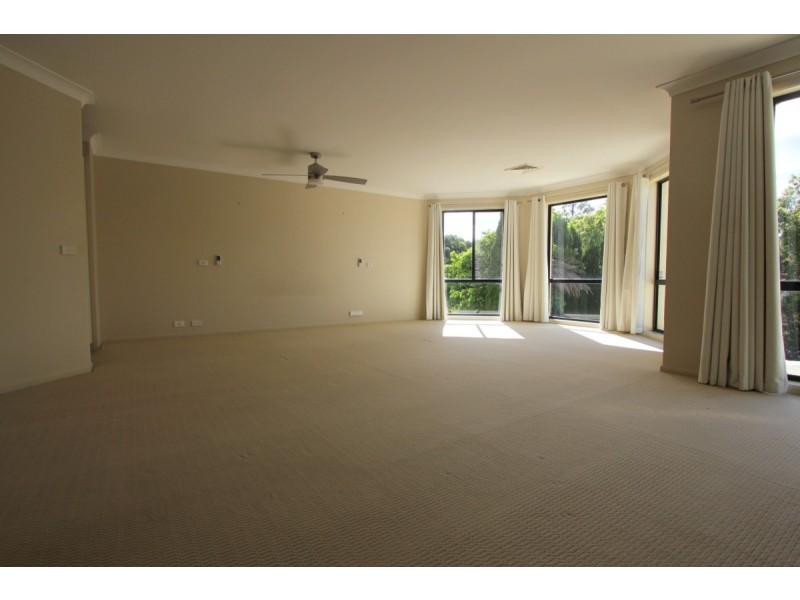 96 Brampton Drive, Beaumont Hills NSW 2155