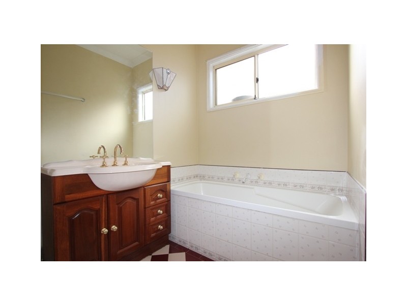 2B Glenn Avenue, Northmead NSW 2152