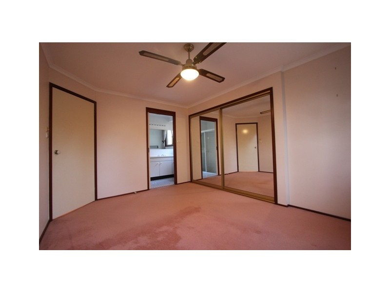 9 Clinton Street, Quakers Hill NSW 2763