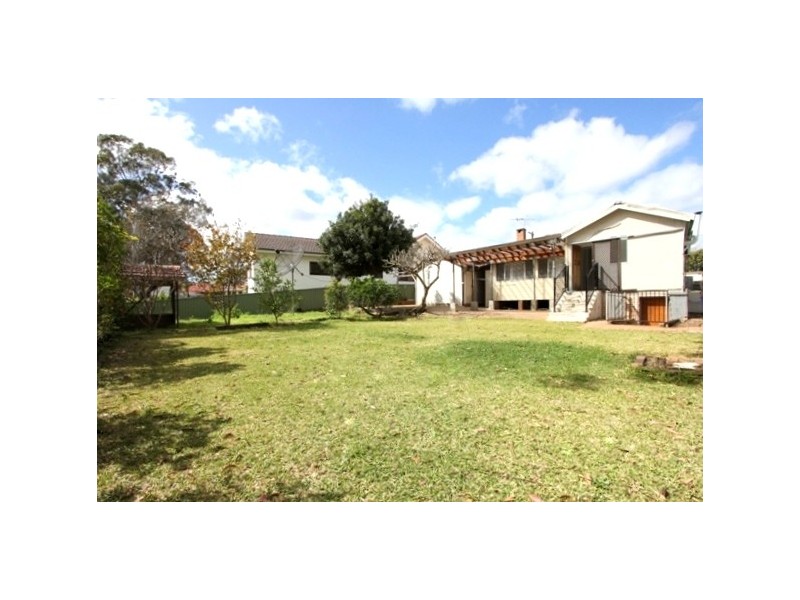 13 Moir Avenue, Northmead NSW 2152
