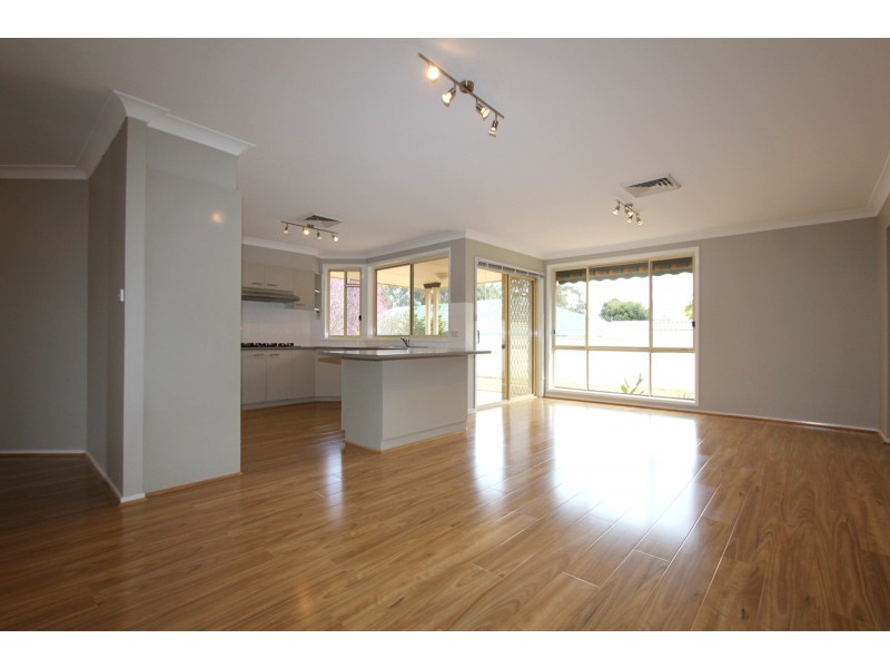 62 Pendley Crescent, Quakers Hill NSW 2763