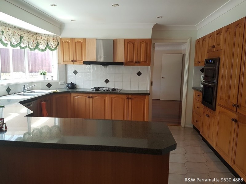 15 Strathalbyn Drive, Oatlands NSW 2117