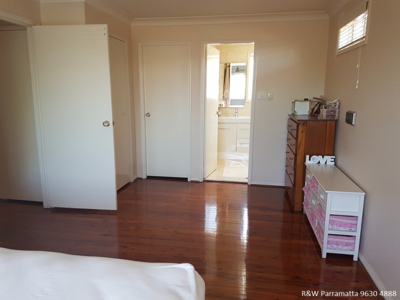 15 Strathalbyn Drive, Oatlands NSW 2117