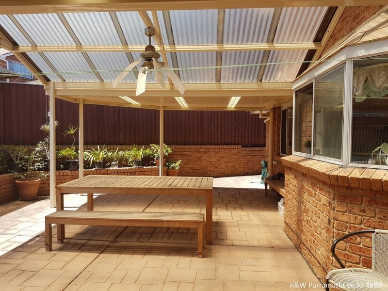 15 Strathalbyn Drive, Oatlands NSW 2117