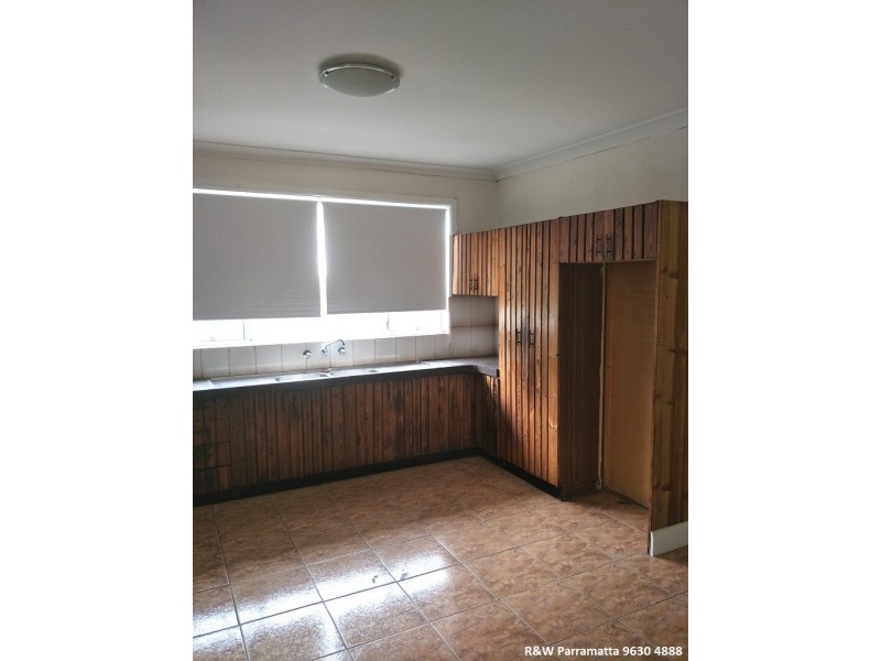 27 Derbyshire Avenue, Toongabbie NSW 2146