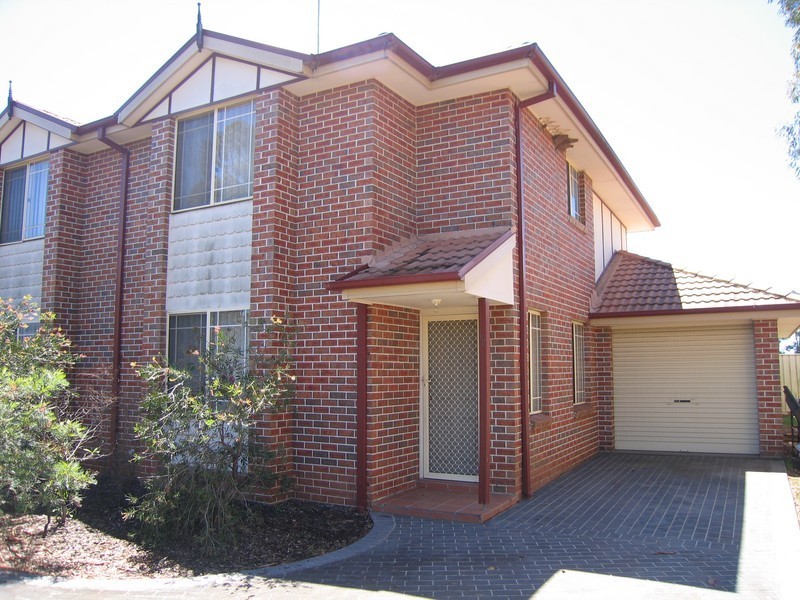 8/42 Wellwood Avenue, Moorebank NSW 2170