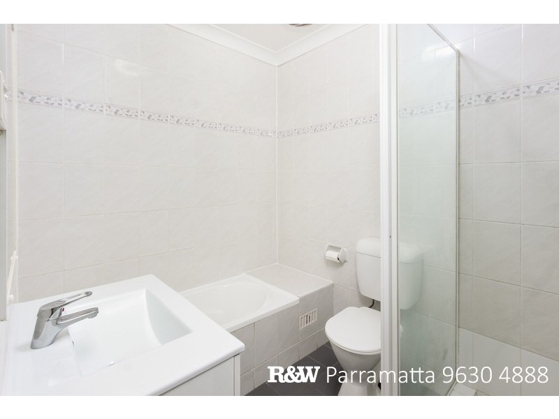 2/4 Tungarra Road, Girraween NSW 2145