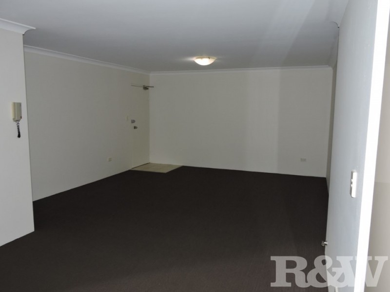 2/30 Memorial Avenue, Merrylands NSW 2160