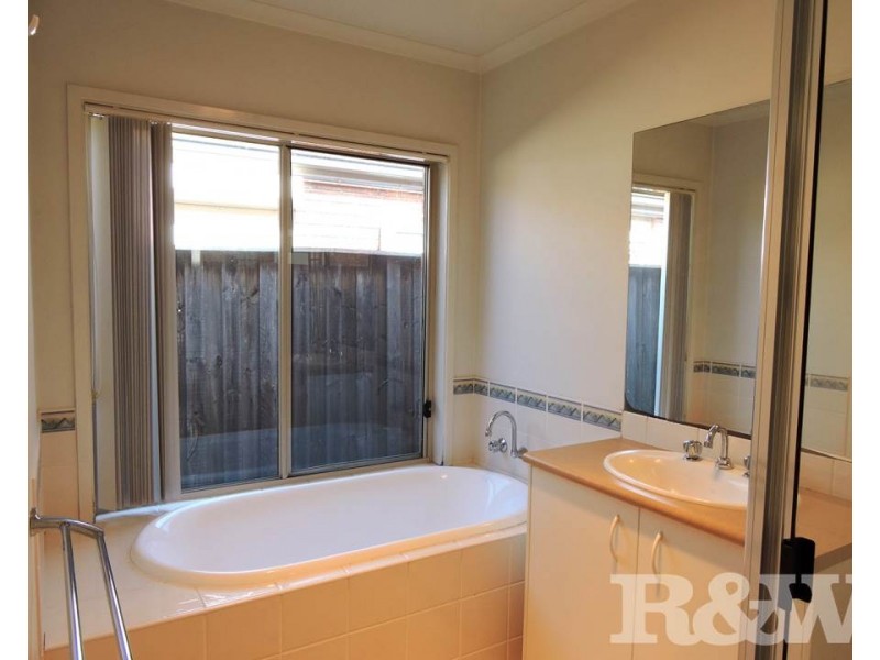 17 Matlock Place, Glenwood NSW 2768