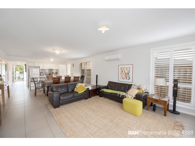 11 Hargrave Avenue, Middleton Grange NSW 2171