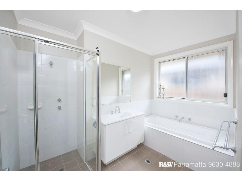 11 Hargrave Avenue, Middleton Grange NSW 2171