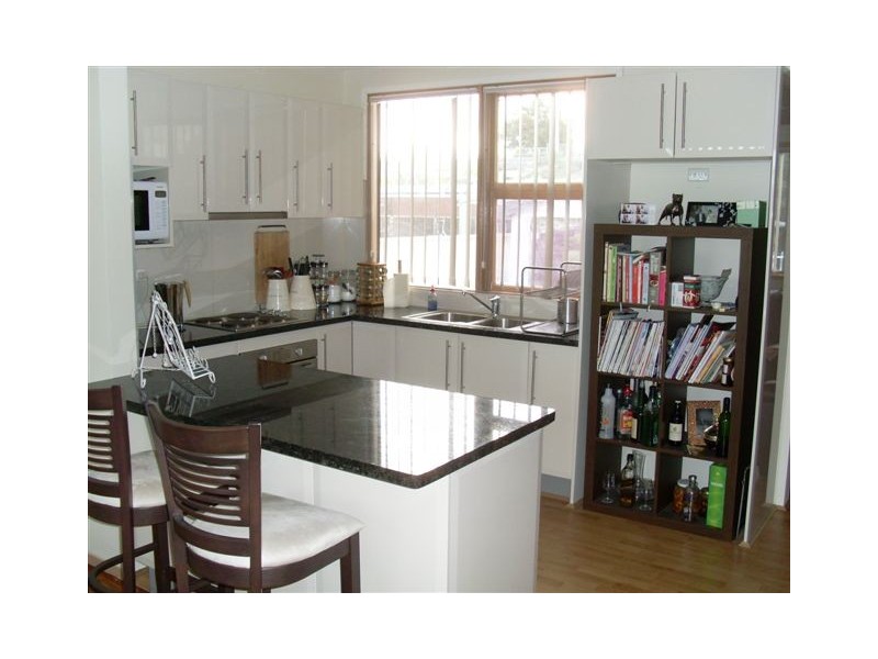 77 Warren Street, Woodpark NSW 2164