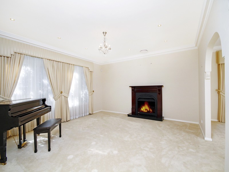 13 Wyuna Place, Oatlands NSW 2117