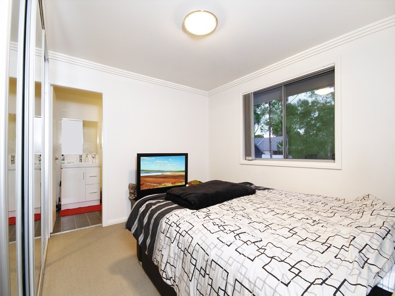 3/100 Kenyons Road, Merrylands NSW 2160