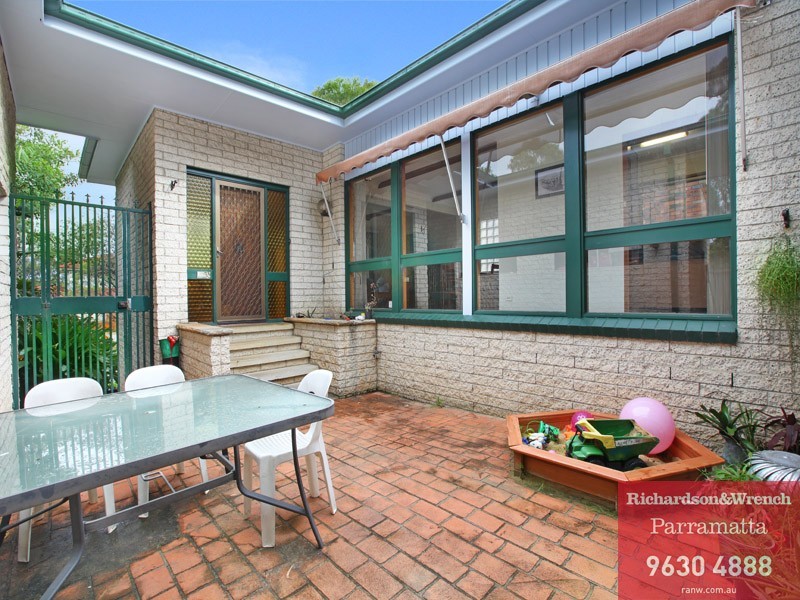 36 Sturt Avenue, Georges Hall NSW 2198