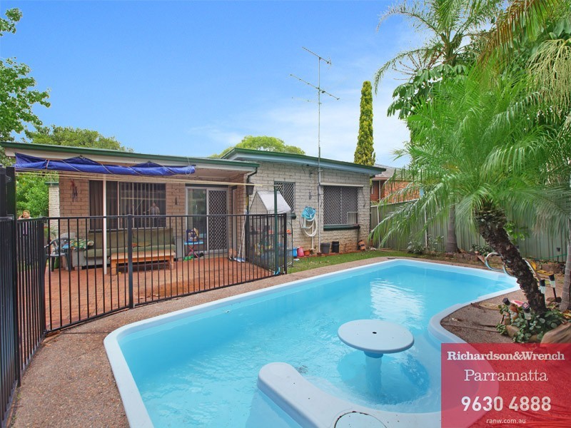 36 Sturt Avenue, Georges Hall NSW 2198