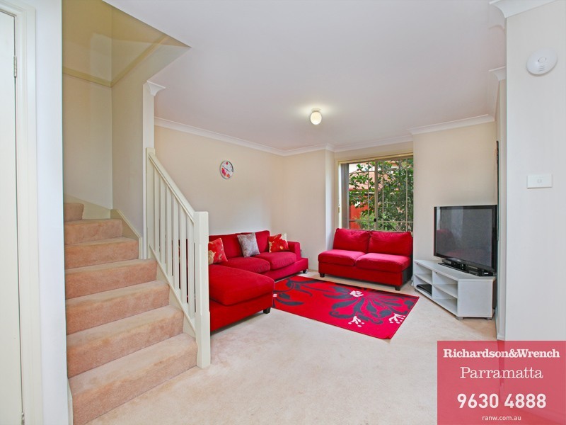 8/42 Wellwood Avenue, Moorebank NSW 2170