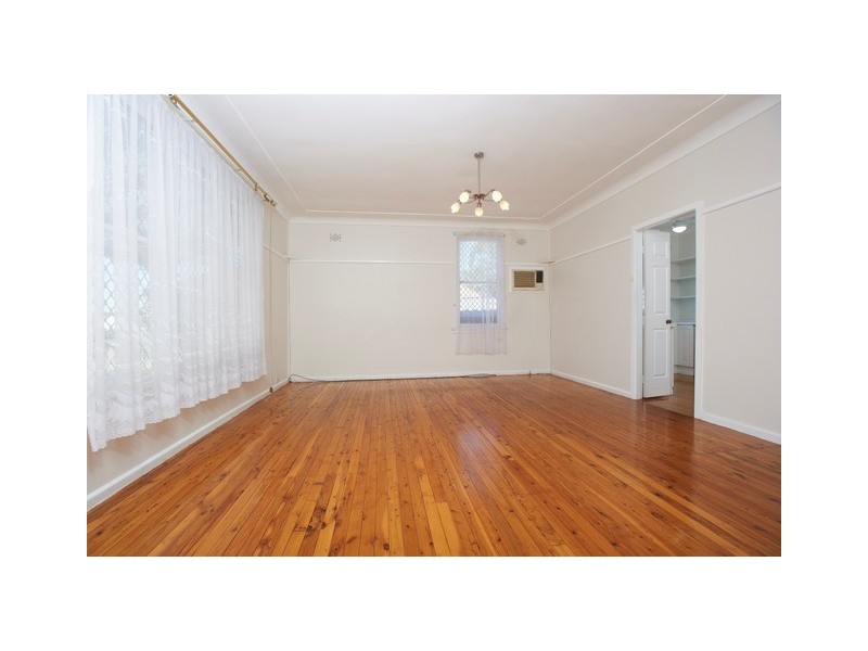 4 Brelogail Street, Northmead NSW 2152