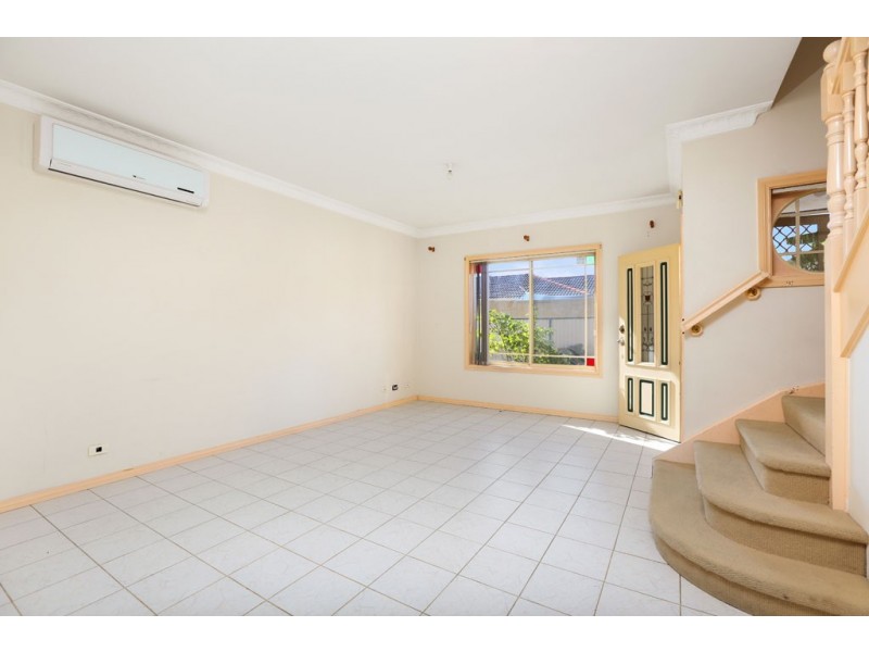 8/33 Mallacoota Street, Wakeley NSW 2176