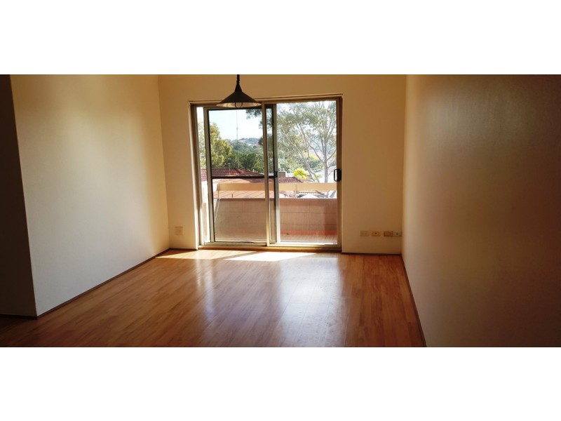 9/3 RIVERSIDE CRESCENT, Marrickville NSW 2204