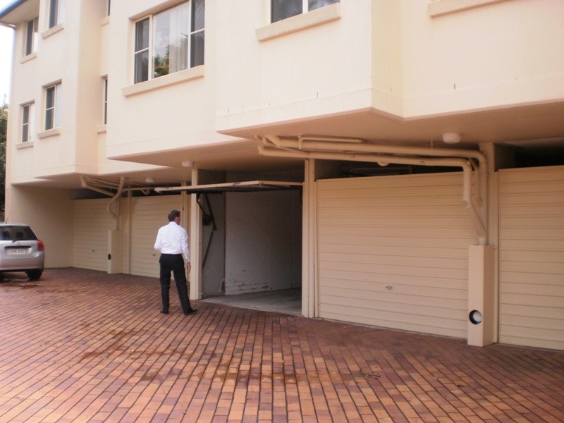 12 Madang Crescent, Runaway Bay QLD 4216