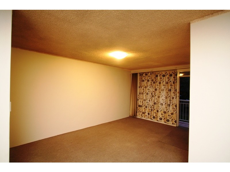 2/2 Barber Avenue, Eastlakes NSW 2018