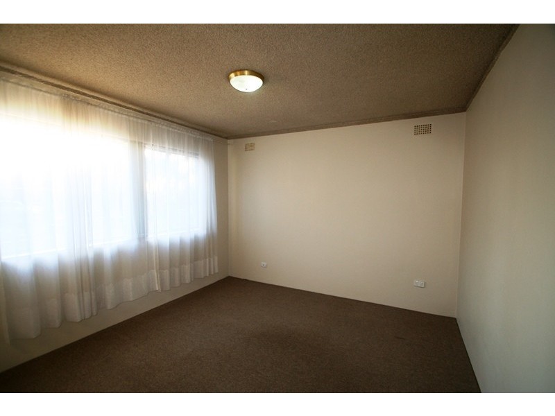 2/2 Barber Avenue, Eastlakes NSW 2018