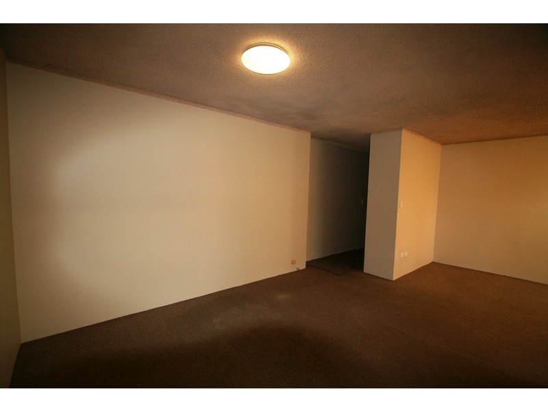 2/2 Barber Avenue, Eastlakes NSW 2018