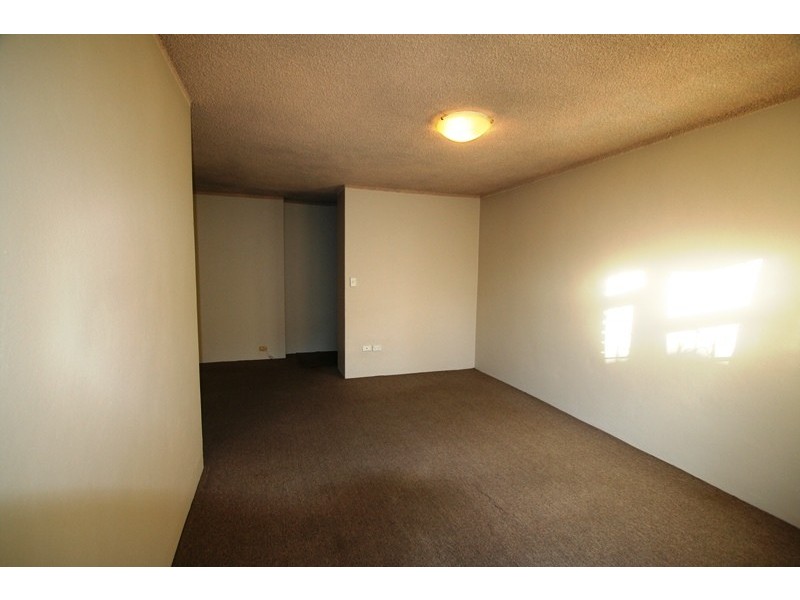 2/2 Barber Avenue, Eastlakes NSW 2018