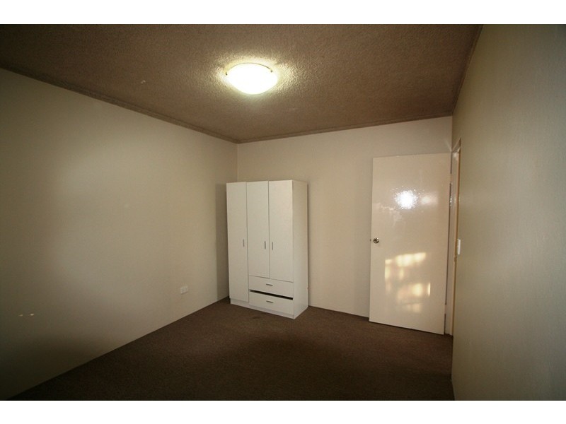 2/2 Barber Avenue, Eastlakes NSW 2018