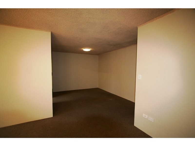 2/2 Barber Avenue, Eastlakes NSW 2018