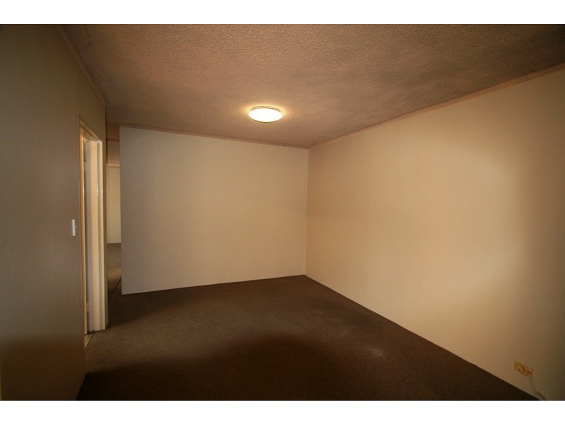 2/2 Barber Avenue, Eastlakes NSW 2018