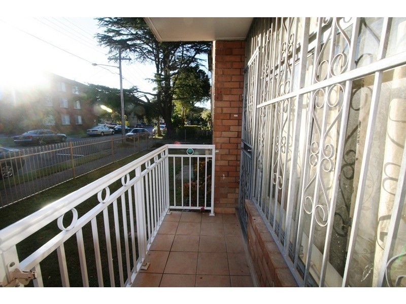 2/2 Barber Avenue, Eastlakes NSW 2018