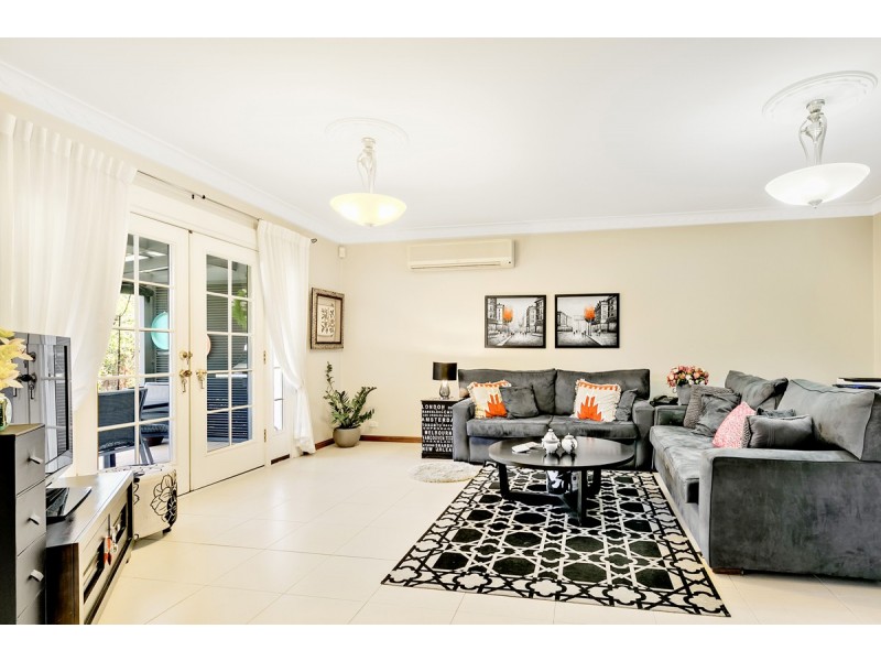 1 Vivienne St, Kingsgrove NSW 2208