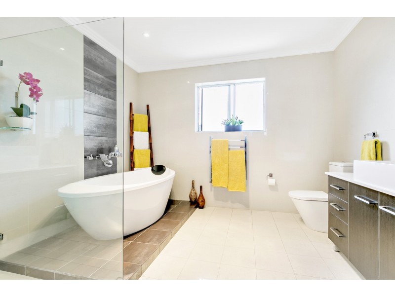 1 Vivienne St, Kingsgrove NSW 2208