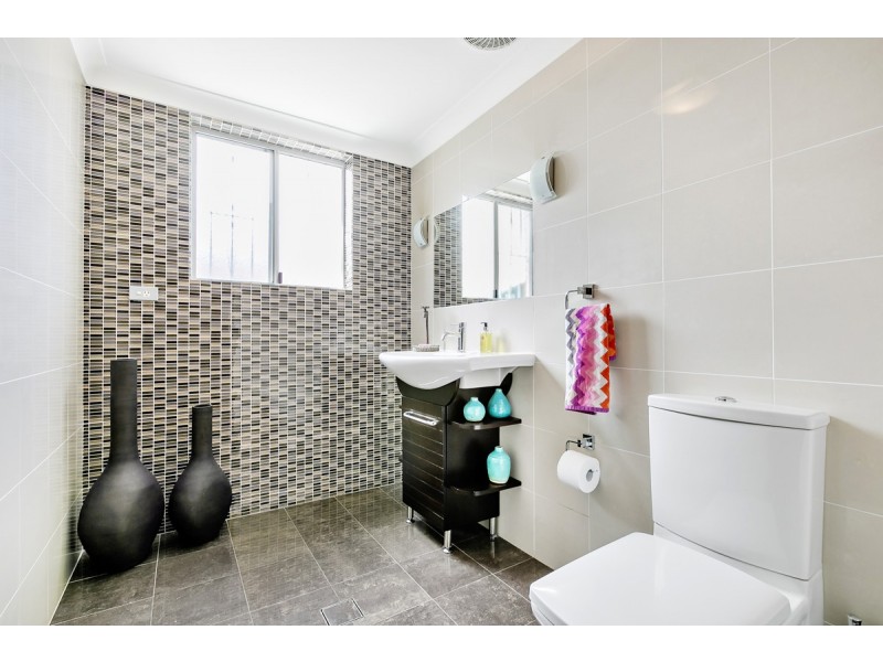 1 Vivienne St, Kingsgrove NSW 2208