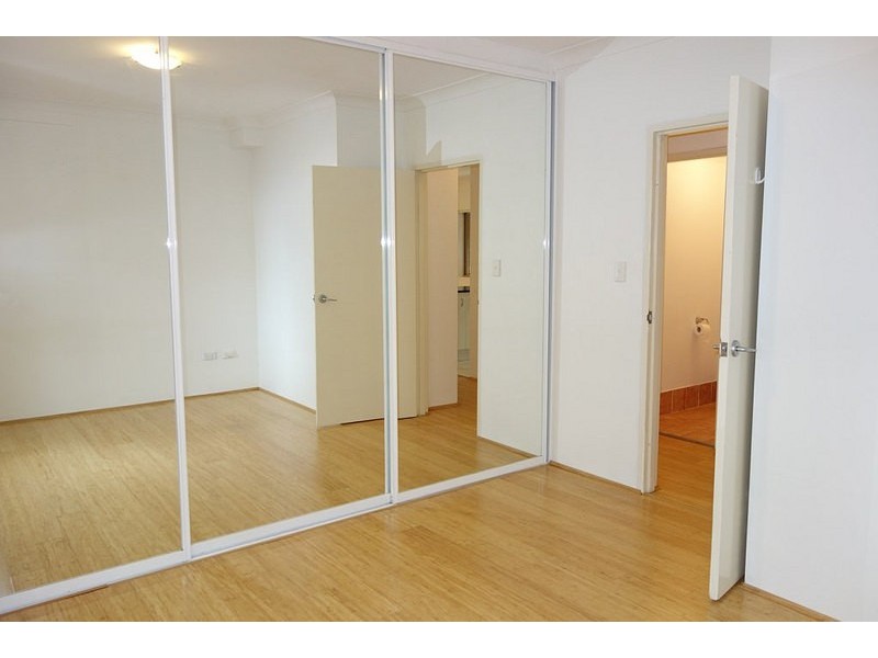 17/8 Macintosh, Mascot NSW 2020