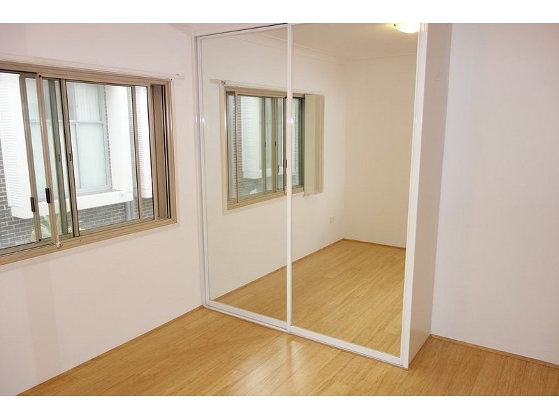 17/8 Macintosh, Mascot NSW 2020